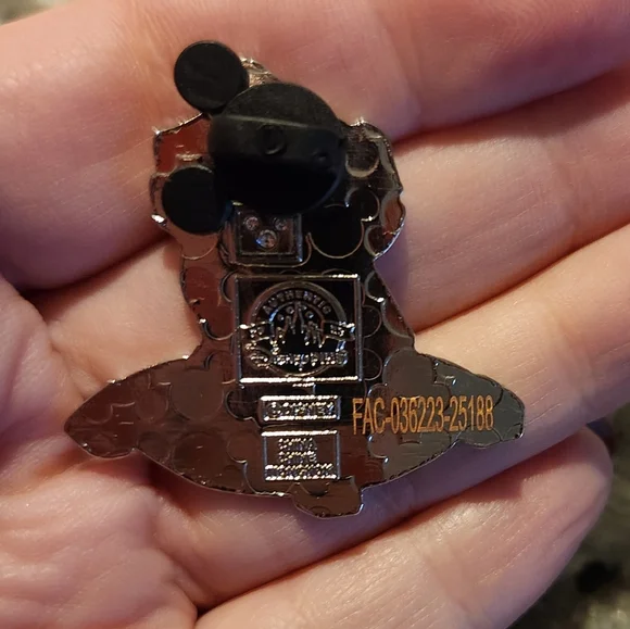 (5 For $30) Disney Pin Villain Sidekick Percy Dog From Pocahontas Pin - Picture 2 of 4